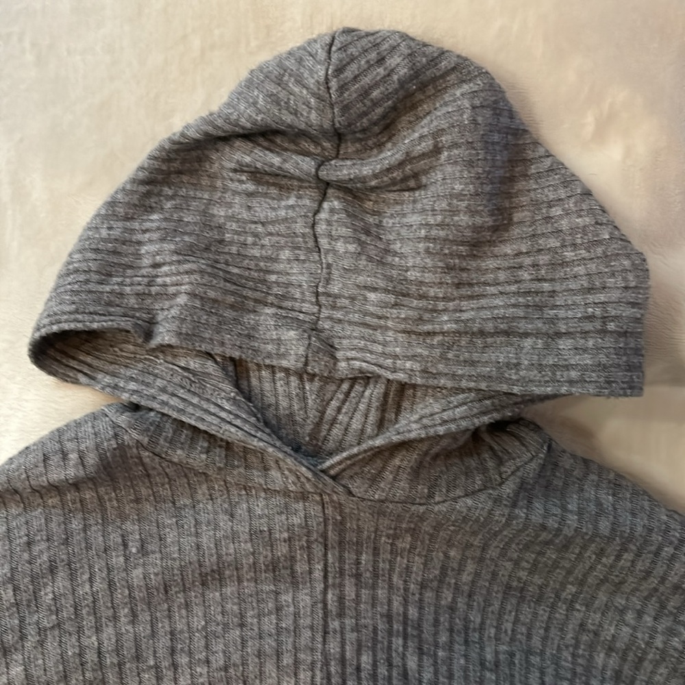 Carter’s lightweight pullover - Picture 3 of 5